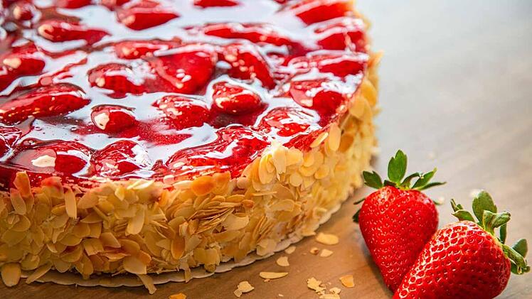 erdbeertorte-mandeln.jpg