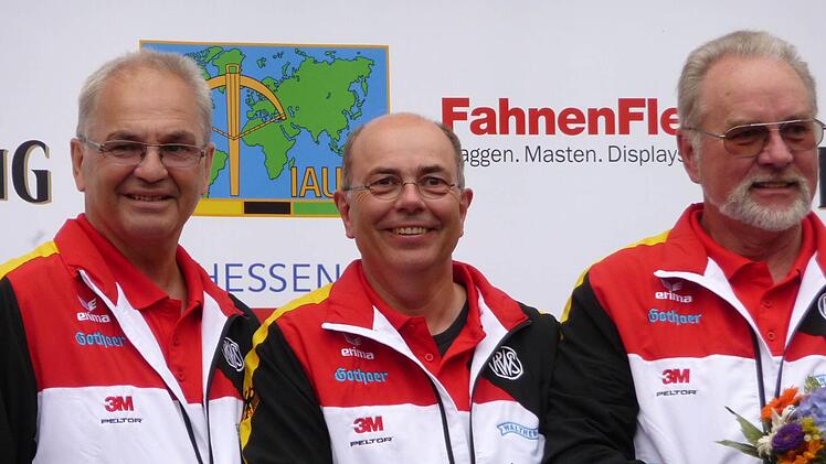 Das deutsche Team bei der Flower-Zeremonie nach dem Gewinn der Mannschaftsweltmeisterschaft.