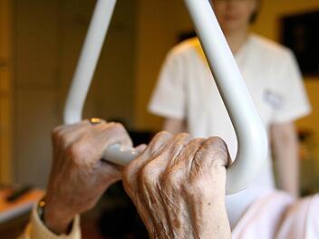 Das Gesundheits- und Sozialwesen erweist sich als wachstumsstärkste Jobbranche. Foto: Angelika Warmuth/dpa