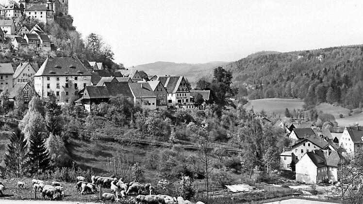Das Bild von Egloffstein dominierte auch im Jahr 1967 schon die Burg.Foto: Reinhard Löwisch