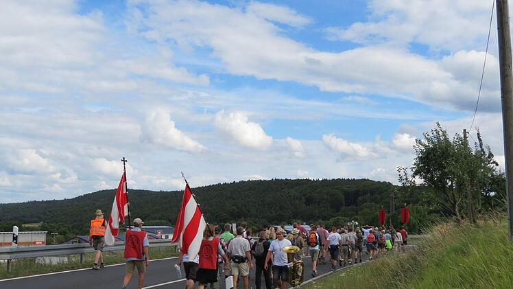Auf der Straße Richtung Stralsbach. Foto: Doris Bauer