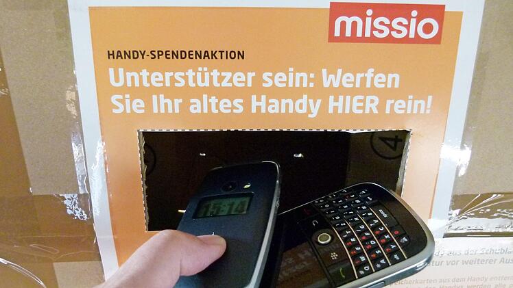 Handys recyceln und Gutes tun: Dazu ruft die Sammelaktion in Bamberger Kirchen auf.  Foto: Marion Krüger-Hundrup