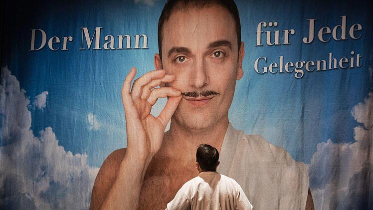 "Neues vom Tage": Szene aus der Coburger Erstaufführung von Paul Hindemiths Oper am Landestheater.Foto: Sebastian Buff