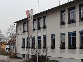 Mitten im Ort: das Rathaus in Hemhofen Foto: Andreas Dorsch