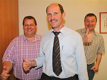 An der Seite des neuen VG-Vorsitzenden Dieter Muth (Mitte) stehen der erste Stellvertreter Bernold Martin (links) und der zweite Stellvertreter Roland Römmelt. Foto: Gerd Schaar