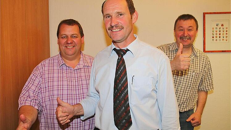 An der Seite des neuen VG-Vorsitzenden Dieter Muth (Mitte) stehen der erste Stellvertreter Bernold Martin (links) und der zweite Stellvertreter Roland Römmelt. Foto: Gerd Schaar
