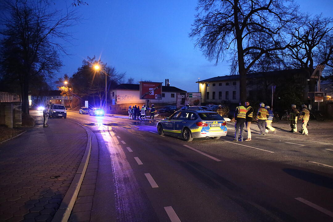 Auto überschlägt sich: Verletzter bei Unfall in Bayreuth