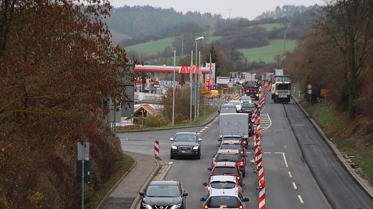 Wegen Bauarbeiten an der B 287 kommt es nördlich der Stadt Münnerstadt, aber auch auf der Entlastungsstraße, zu erheblichen Behinderungen. Manchmal geht auch gar nichts mehr. Thomas Malz