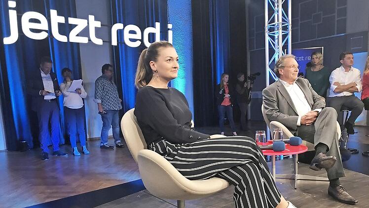 Judith Gerlach und Klaus Ernst stellten sich den Fragen aus dem Publikum. Sie erklärten zum Schluss, dass sie sich gegenseitig pflegen würden.