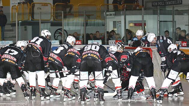 Wie sieht der Kader der Ha&szlig;furter Hawks in der Saison 2020/2021 aus? Eine Antwort auf diese Frage gibt es wohl erst in einigen Monaten. Zwar wurden laut Martin Reichert, Sportlicher Leiter beim ESC Ha&szlig;furt, bereits Gespr&auml;che mit manchen Spielern gef&uuml;hrt.  Definitive Ergebnisse gebe es zum jetzigen Zeitpunkt aber noch keine.Ralf Naumann