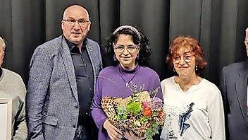 Abschied als langj&auml;hrige Chorleiterin und eine hohe Ehrung: (von links) Otto D&uuml;nisch, Andreas Sandwall, Andrea Metzler, Hedwig Steinert und Elmar Brehm.