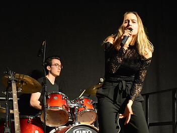 Loris Jelinek (Drums) und Luca Rihm (Vocals. Björn Hein