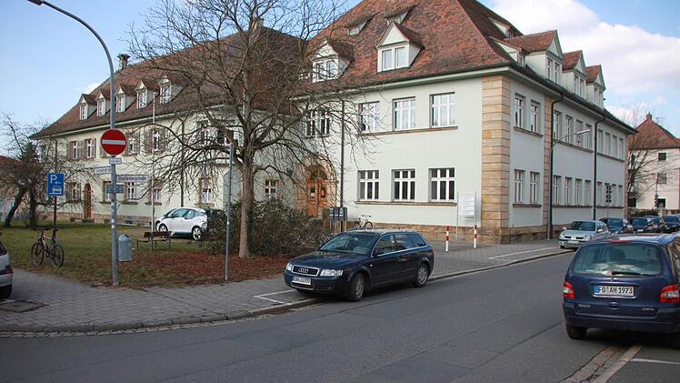 Das Löschwöhrdgebäude, in dem sich einst das Landwirtschaftsamt befand und das bislang dem Landkreis als Ausweichbüro diente, soll jetzt einer Wohnnutzung zugeführt werden.