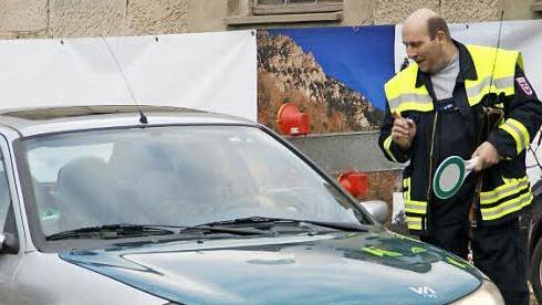Gegenverkehr im Faschingszug, das soll es bei der 52. Auflage des Oberauracher Faschingszuges nicht mehr geben. Der diesjährige Zug fährt daher von Tretzendorf nach Trossenfurt. Foto: Sabine Weinbeer