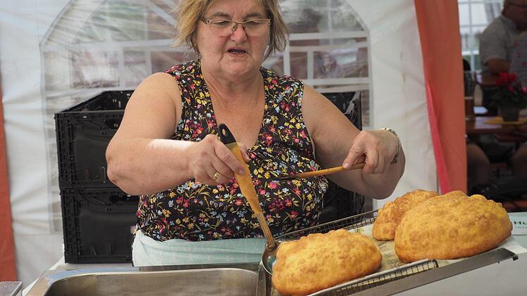 Gunhilde Aumüller backte Hutkrapfen.
