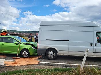 Auffahrunfall mit mehreren beteiligten Fahrzeugen in Bad Windsheim (Landkreis Neustadt an der Aisch-Bad Windsheim): Eine Person leicht verletzt.