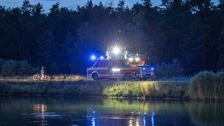 Großeinsatz an Schleuse Eibach in Nürnberg am 9. Oktober 2023: Radfahrerin sah leblose Person im Kanal