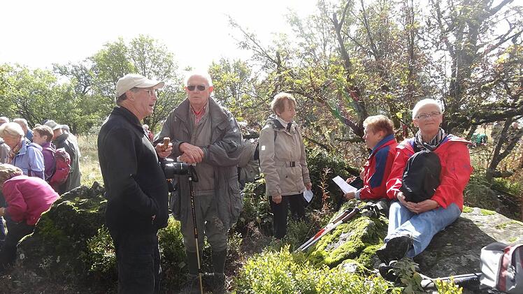 Die alljährliche Heidelsteinfeier gilt als Höhepunkt des Wanderjahres für die Rhönklubmitglieder.  Foto: Marion Eckert