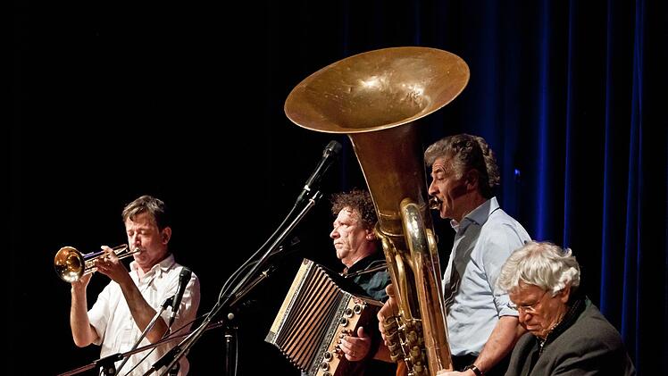 Gerhard Polt und die Wellbrüder aus dem Biermoos - hier bei einem Auftritt in Coburg - kommen nach Bad Neustadt.Jochen Berger