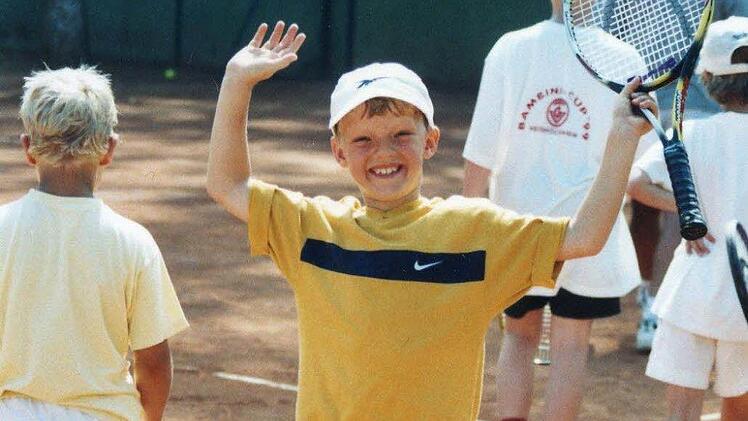 Sein außergewöhnliches Ballgefühl und sein unwiderstehlicher Ehrgeiz im Training ebneten Kevin Krawietz Weg nach oben. Seit seiner Kindheit hat er die Schläger nicht wieder aus der Hand gegeben. Egal ob beim Badminton, im Squash-Court oder auf dem Tennisplatz. Klar, dass sich die ersten Turniersiege auch sehr schnell einstellten. Fotos: privat