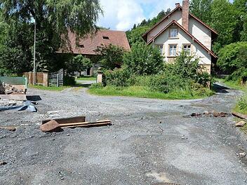 Kosten von rund 27 000 Euro wurden für die Instandsetzung der Dorfstraßen in Waizendorf ermittelt. Bei einer Einbeziehung des Bachlaufes müsste mit weiteren 15 000 Euro gerechnet werden. Foto: Dieter Hübner