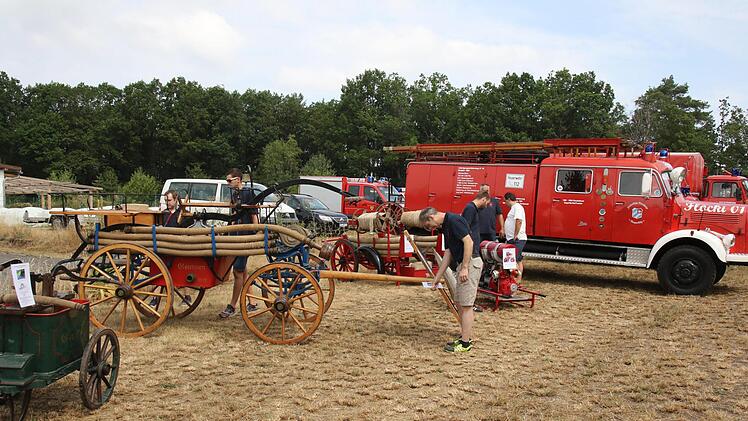 Die technische Entwicklung der Feuerwehren zeigte das 1. Feuerwehr-Oldtimertreffen sehr eindrucksvoll auf. Foto: Michael Stelzner