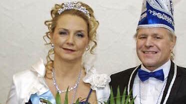 Sie regieren den Fasching in Elfershausen: Prinzessin Moni I. (links) und Prinz Rainer I.
