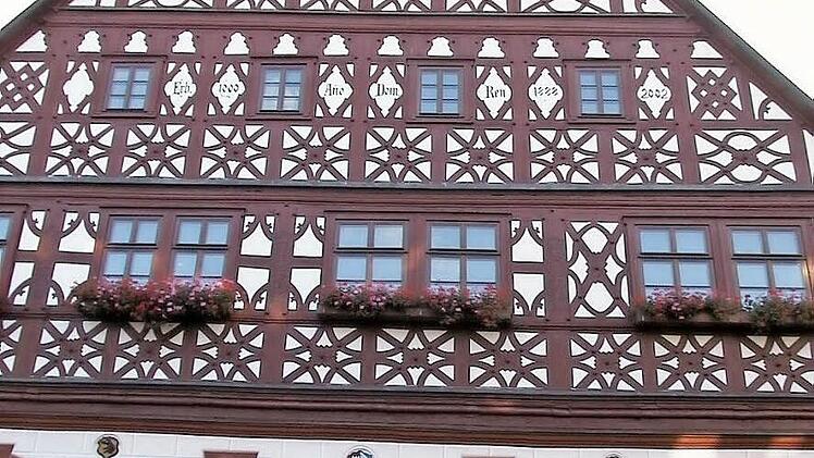 Seitens der Behördenspitze wurde Eberns altes Rathaus als vorübergehendes Domizil für die Vorhut ausgeguckt, die von hier aus den Umzug der gesamten Landesbaudirektion vorbereiten soll. Foto: Ralf Kestel