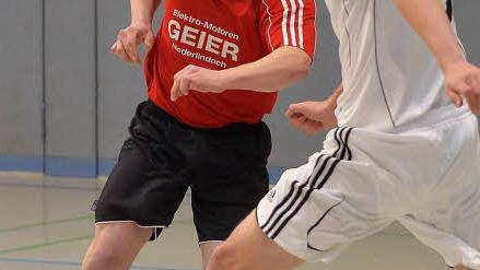 In Gruppe B standen sich die ehemaligen Kooperationspartner aus Weingartsgreuth (weiß) und Elsendorf gegenüber.