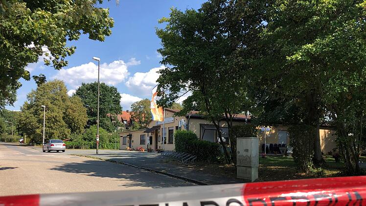 Die Täter überfielen die zwei Männer am Sportheim in Erlangen-Eltersdorf. Foto: NEWS5 / Firedrich