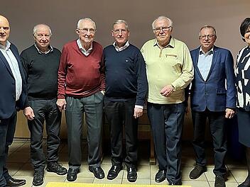 1. Vorsitzender Daniel Wehner (von links) ehrt für 50-jährige Mitgliedschaft: Franz Ziegler, Alfred Saam, Michael Schlereth, Otmar Zehnter. 3. Vorsitzender Emil Müller und 2. Vorsitzende Silvia Metz gratulieren.