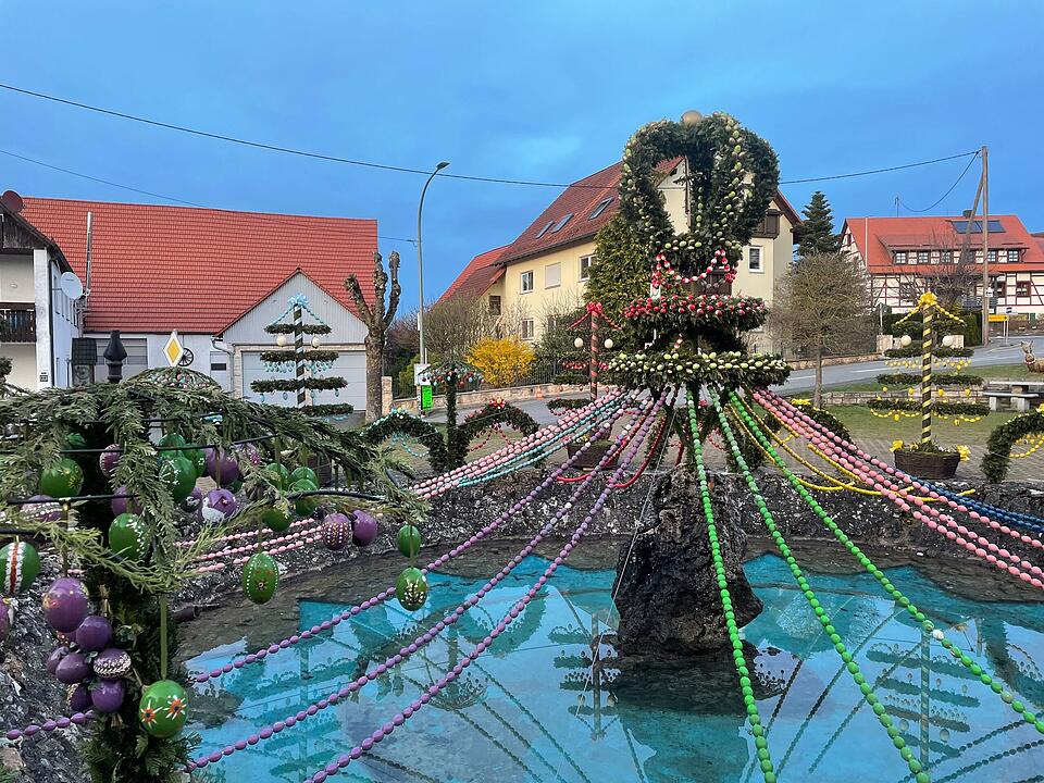 Osterbrunnen in der fränkischen Schweiz wieder geschmückt