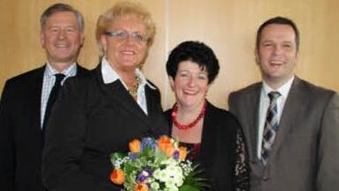 Von links nach rechts: Leitender Arzt Herr Dr. med. Wolfram Franke, PDL und HWL Christa Zink, Nachfolgerin PDL Frau Brux, Kaufmännische Leiter Herr Udo Federlein Foto: Marbachtalklinik