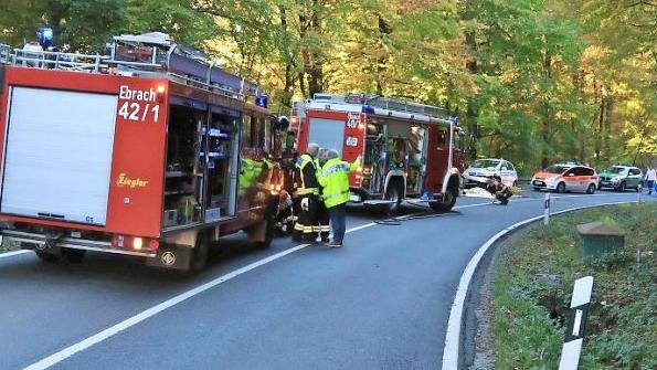 Die Unfallstelle in einer Rechtskurve der B22 nahe dem Parkplatz des Baumwipfelpfades Fotos: News5/Merzbach
