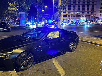 Illegales Autorennen nahe N&uuml;rnberger Hauptbahnhof: BMW-Bolide prallt gegen Betonpoller