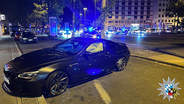 Illegales Autorennen nahe N&uuml;rnberger Hauptbahnhof: BMW-Bolide prallt gegen Betonpoller