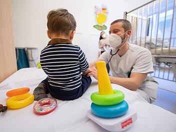 Grippewelle: Infektionen bei Kinder steigen stark an - Kinderärztin gibt drei Tipps