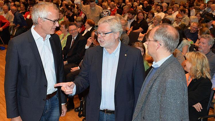 Friedhelm Marx (li.), Uni-Präsident Godehard Ruppert (M.) und Organisator Christian Illies