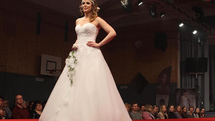Brautmodenschau bei Murk. Foto: Evi Seeger