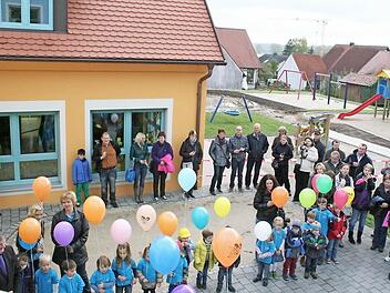Mit einem bunten Fest wurde der Neubau der Gremsdorfer Kinderkrippe eingeweiht. Fotos: Evi Seeger