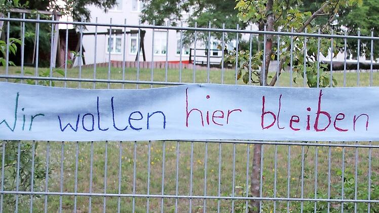 Eindeutiges Bekenntnis: Der Lebenshilfe-Schützlinge, aber sich auch des Personals. Fotos: Ralf Kestel