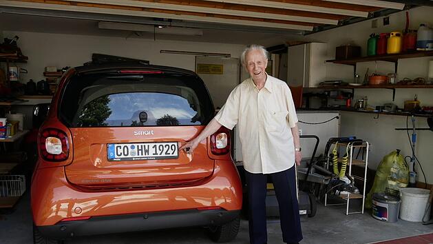 Der Jahrgang stimmt, HW für Horst Wolf auch. Und wenn noch "NEC"  anstatt "CO" auf dem Nummernschild wäre, dann wäre es echt ganz  ur-neustadterisch -  so wie e Horst Wolf mit seinen 90  Jahren ist. - Foto: Manja von Nida.