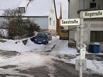 Die Ringstraße in Wittershausen. Hier soll es in Kürze ein Parkverbot geben.