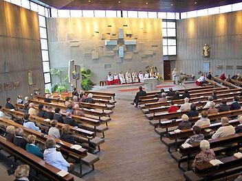 Ein Blick in die St. Elisabeth-Kirche in Garitz. Sie wurde vor 40 Jahren eingeweiht. Einige Sanierungsarbeiten stehen bevor.  Foto: Klaus Werner