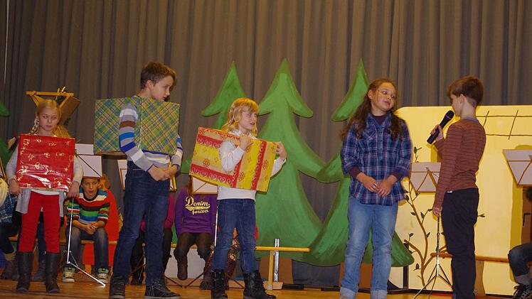 Die Schulspielkinder der Grundschule Wilhelmsthal führten mit Unterstützung der Chorkinder ein Weihnachtsmusical auf.