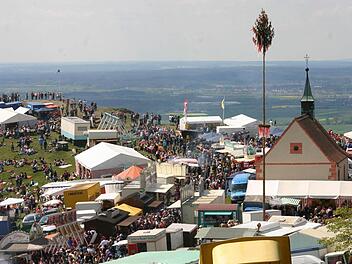 Volksfeststimmung auf dem Walberla  Foto: Löwisch