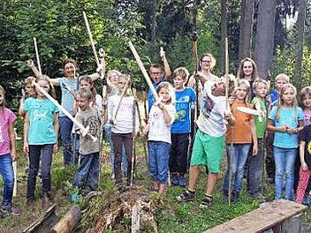 Die Kinder aus Ludwigsstadt hatten viel Spaß bei den vielen Aktivitäten im Wald. Foto: K.- H. Hofmann