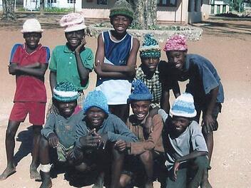 Viel Freude: Im Jahr 2016 gingen die Stricksachen aus Oerlenbach nach Namibia.  Foto: Repro/Heinrich Hackenberg