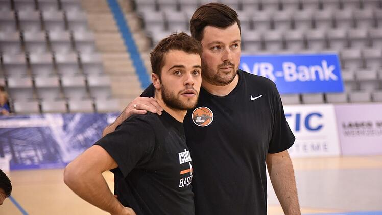 BBC-Trainer Simon Bertram (rechts) und Assistenztrainer Johannes Wunder Foto: Jens Gundermann
