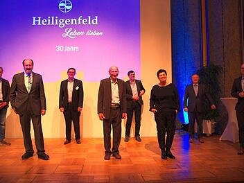 Sie blickten auf 30 Jahre Heiligenfeld zurück (von links): Jörg Ziegler, Fritz Lang, Stephan Grebe, Joachim Galuska, Michael Lang, Birgit Winzek, Landrat Thomas Bold und OB Dirk Vogel. Foto: Klaus Werner